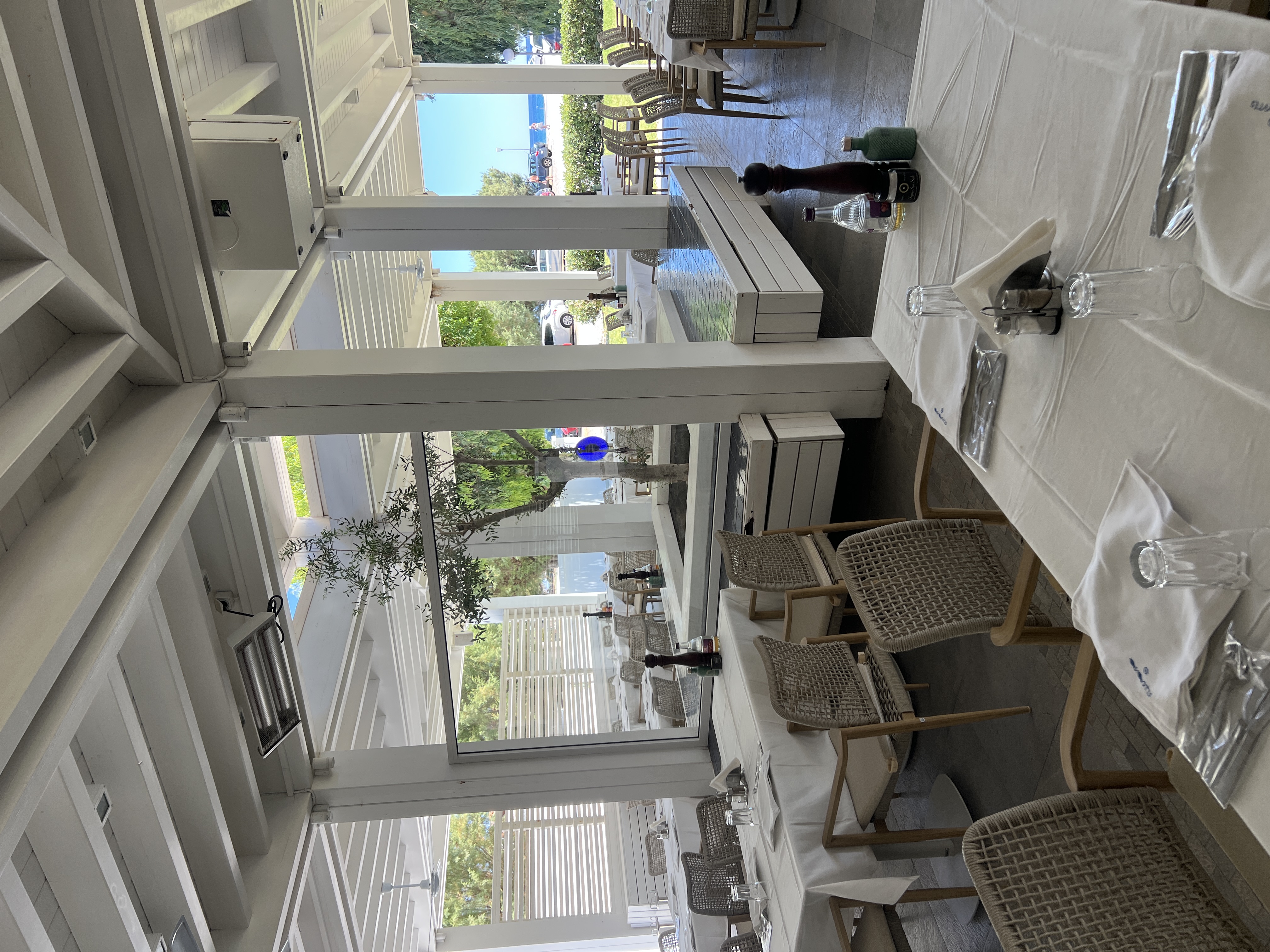Avantis restaurant