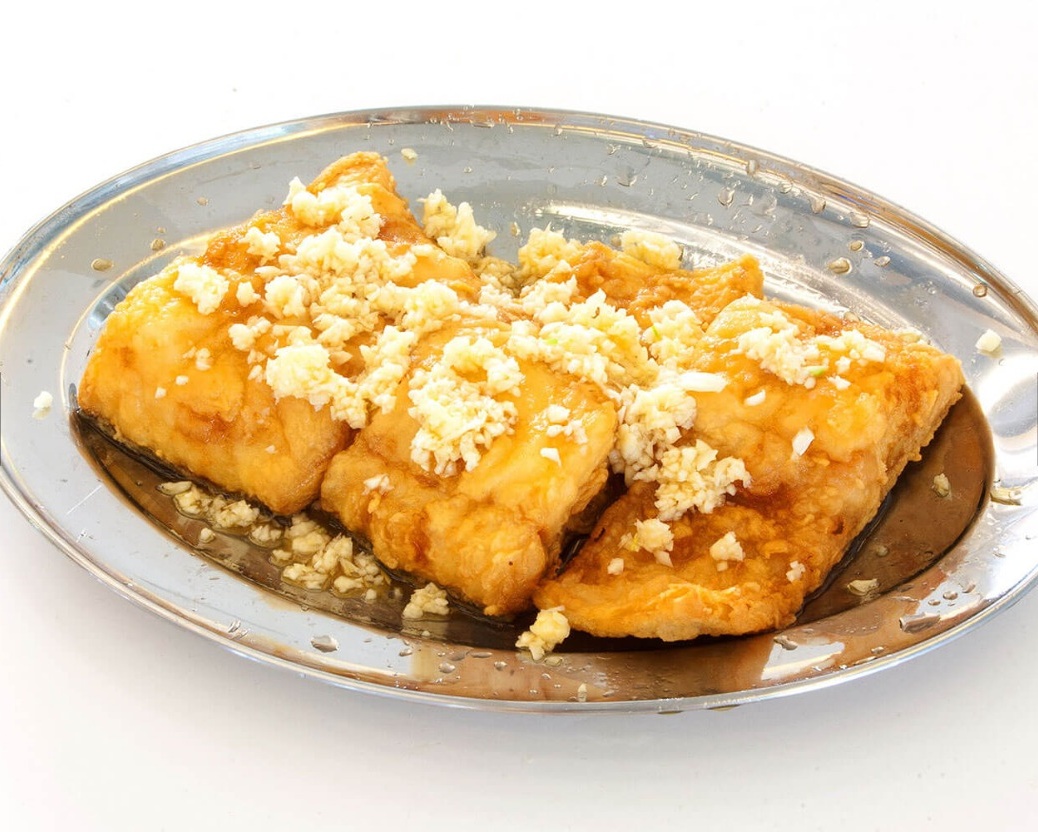 Fried Fish with Garlic Sauce